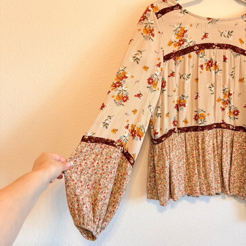 Maurices bohemian flowy blouse, tan, peasant sleeves, floral print size S - Picture 10 of 13